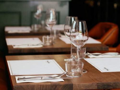 В Москве массово закрываются рестораны, бары и кафе. СМИ раскрыли причину