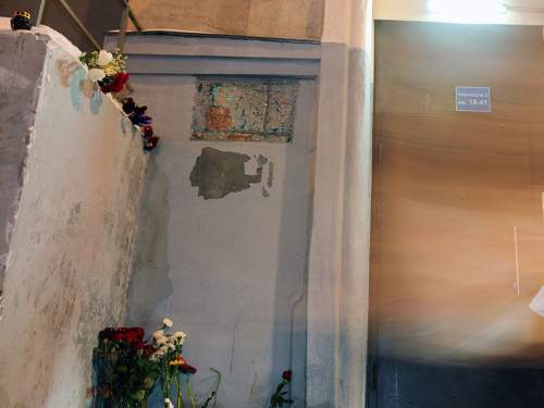 В Москве третий раз за неделю сорвали мемориальную доску Политковской (ФОТО, ВИДЕО)