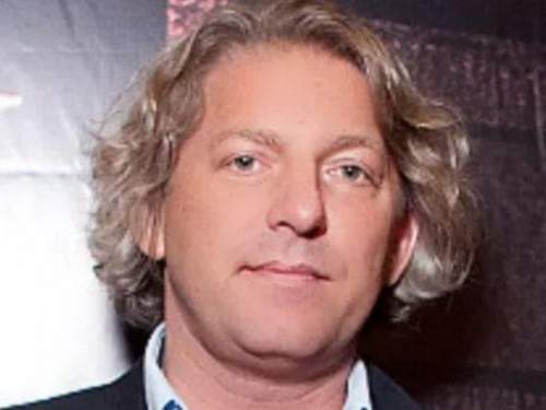 Умер соведущий «Вечернего Урганта» Александр Олейников