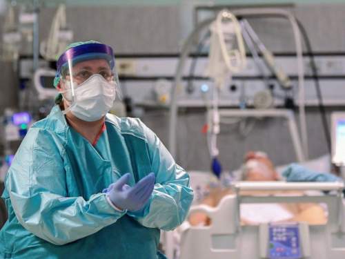 «Не поддаётся лечению»: в Индии выявили смертельно опасный вирус