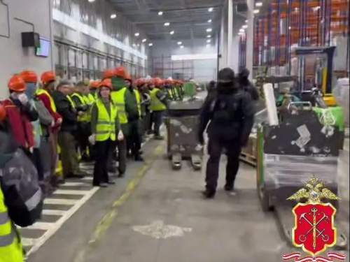 В Петербурге полиция и Росгвардия задержали сотни мигрантов