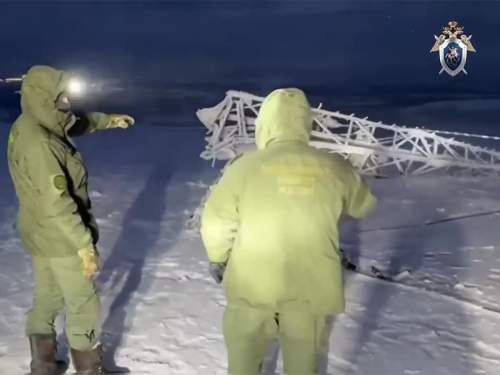 Жители Мурманска четвертый день подряд остается без света: им раздают тушенку и хлеб