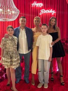 Хоккеист Павел Буре со скандалом разводится с женой после 17 лет брака (ФОТО)