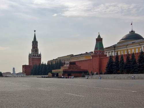 Экстремисту Бызову* дали 18 лет за подготовку теракта на Красной площади