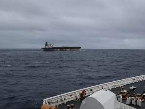 «На пути домой»: США освободили россиян с захваченного танкера Marinera