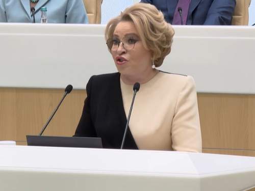 «Сколько можно жевать эту тему?»: Матвиенко предупредила, что сотрудники «Почты России» «скоро разбегутся»