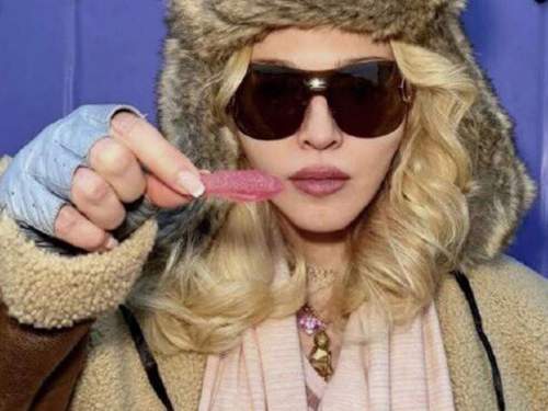 Мадонна посетила выставку россиянок в шапке-ушанке и вызвала гнев на Украине (ФОТО)