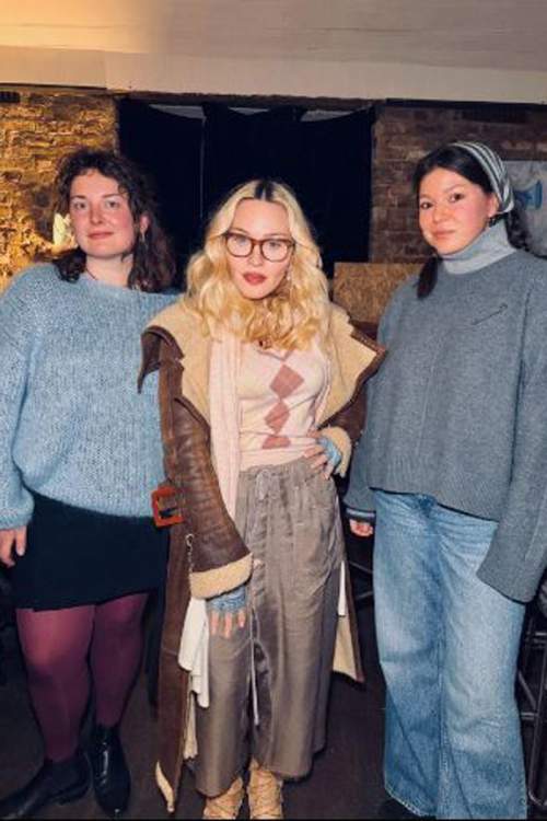 Мадонна посетила выставку россиянок в шапке-ушанке и вызвала гнев на Украине (ФОТО)