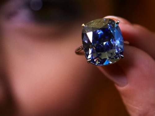 Совет чиновника Минфина покупать натуральные бриллианты возмутил россиян