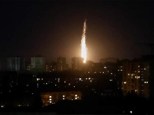 Опубликовано видео мощной ночной атаки на Киев (ВИДЕО)