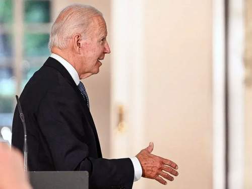 Байден умер в 2019-м? Файлы Эпштейна и сползающая маска &laquo;двойника&raquo; взорвали Сеть (ФОТО, ВИДЕО)