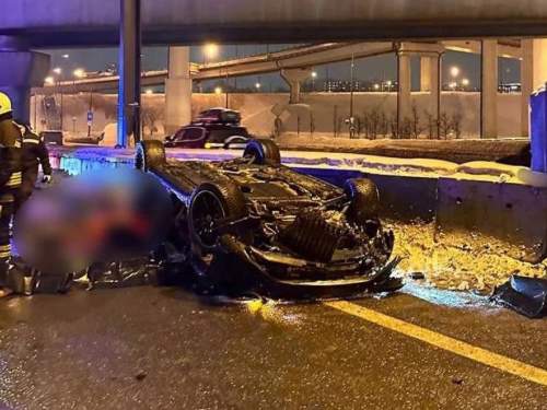 Жуткое падение Mercedes с эстакады на МКАД попало на видео: двое погибших (ВИДЕО)