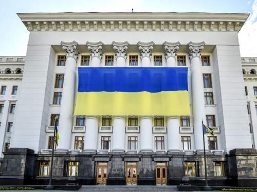 Власти Украины пообещали &laquo;никогда не признавать&raquo; Донбасс российским