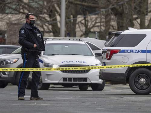 Жертвами стрельбы в школе в Канаде стали 10 человек