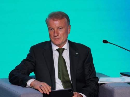 «Чтобы не нищенствовали»: Греф призвал повысить зарплату чиновникам