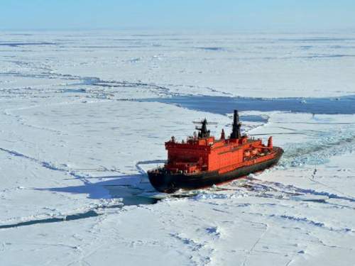 Застрявший немецкий ледокол в Арктике может спасти только Россия, но мешают санкции (ВИДЕО)