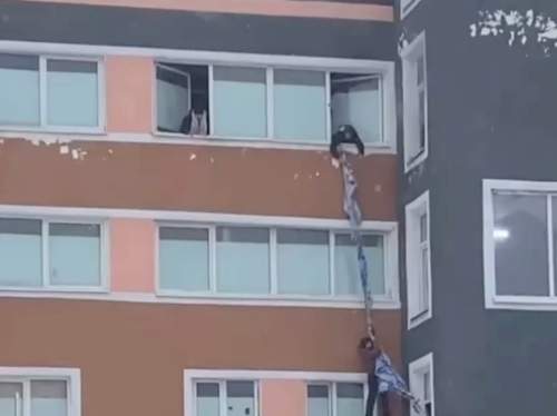 «Хоть живы останетесь!»: постояльцы хостела в Москве из-за пожара выпрыгивали из окон (ФОТО, ВИДЕО)