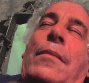 «Он живой?»: фото из Израиля подогрело слухи об инсценировке смерти Эпштейна (ФОТО) «Он живой?»: фото из Израиля подогрело слухи об инсценировке смерти Эпштейна (ФОТО)