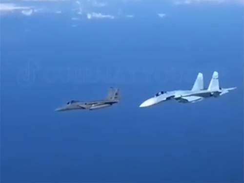 Видео, где Су  27 ВКС РФ прогнал F  15 ВВС США от ракетоносца Ту  22М3, взорвало Сеть (ВИДЕО)