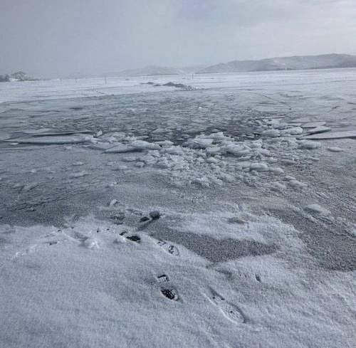 УАЗ «Буханка» с туристами из КНР утонула на Байкале: 8 человек погибли (ФОТО) УАЗ «Буханка» с туристами из КНР утонула на Байкале: 8 человек погибли (ФОТО)