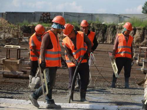 В Госдуме обяжут детей мигрантов в 18 лет выехать из России