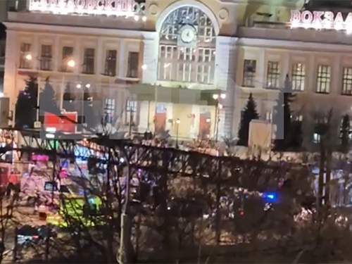 Взрыв у Савеловского вокзала в Москве: двое полицейских ранены, один погиб (ВИДЕО)