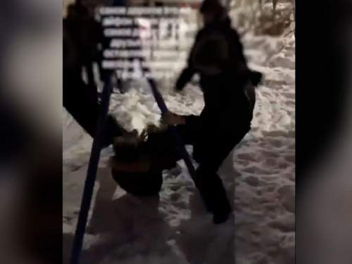 Десятки подростков в балаклавах беспричинно нападали на жителей Мытищ (ФОТО) Десятки подростков в балаклавах беспричинно нападали на жителей Мытищ (ФОТО)