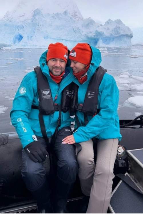 Полина Диброва и Роман Товстик поделились фото из путешествия по Антарктиде (ФОТО)
