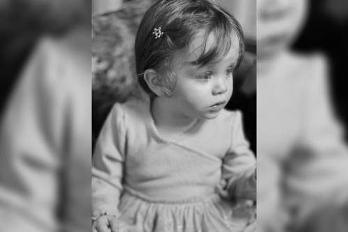 Появилось фото 14-месячной внучки Хаменеи, погибшей вместе с дедом (ФОТО)