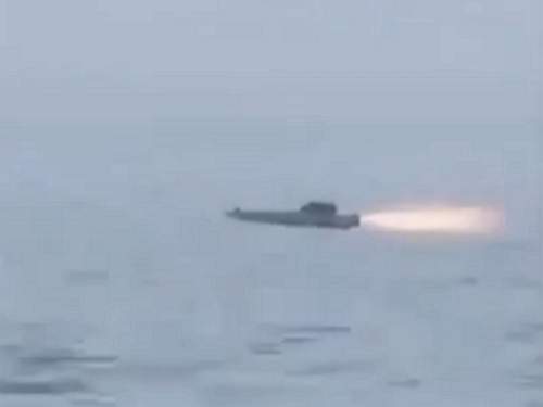 Иран показал уничтожение ракетой корабля ВМС США (ВИДЕО)