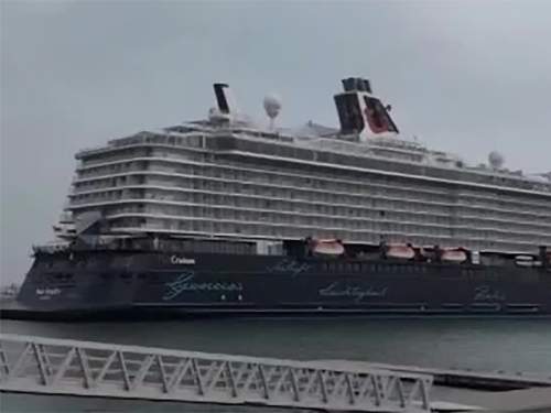 200 туристов из РФ принуждают покинуть застрявший в Катаре круизный лайнер 200 туристов из РФ принуждают покинуть застрявший в Катаре круизный лайнер