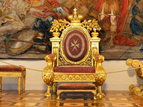 Дорогое селфи: посетитель Эрмитажа, который сел на трон Павла I, заплатит 1 млн рублей (ВИДЕО)