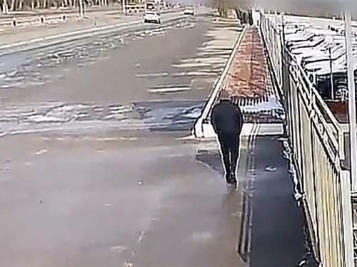 ФСБ задержала мужчину, готовившего атаки БПЛА на военные самолеты РФ (ВИДЕО) ФСБ задержала мужчину, готовившего атаки БПЛА на военные самолеты РФ (ВИДЕО)