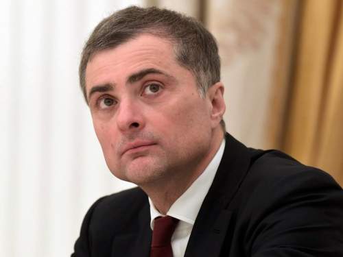 Кремль отреагировал на сообщения об экстренном отъезде Суркова из РФ Кремль отреагировал на сообщения об экстренном отъезде Суркова из РФ