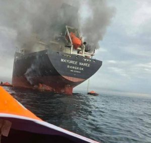 Shafaq News: у берегов Ирака горят три нефтяных танкера (ФОТО, ВИДЕО) Shafaq News: у берегов Ирака горят три нефтяных танкера (ФОТО, ВИДЕО)