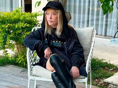 Исхудавшая Пугачева с тростью напугала фанатов на фото (ФОТО) Исхудавшая Пугачева с тростью напугала фанатов на фото (ФОТО)