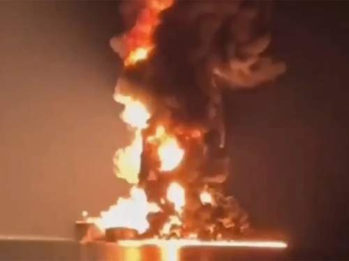 После ударов Ирана горят танкеры и самолеты США. Разрушено американское посольство в Багдаде (ФОТО) После ударов Ирана горят танкеры и самолеты США. Разрушено американское посольство в Багдаде (ФОТО)