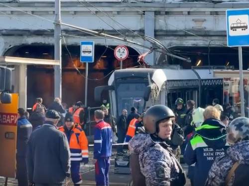 В Тушино столкнулись два трамвая: пострадали 22 человека (ВИДЕО) В Тушино столкнулись два трамвая: пострадали 22 человека (ВИДЕО)