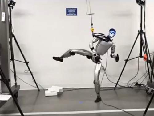 Time: ВСУ впервые вывели на фронт гуманоидных роботов Phantom (ВИДЕО)