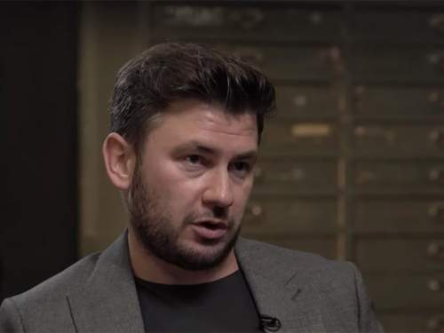 Писатель Глуховский* спешно избавился от двух квартир в центре Москвы со скидкой 90 млн Писатель Глуховский* спешно избавился от двух квартир в центре Москвы со скидкой 90 млн