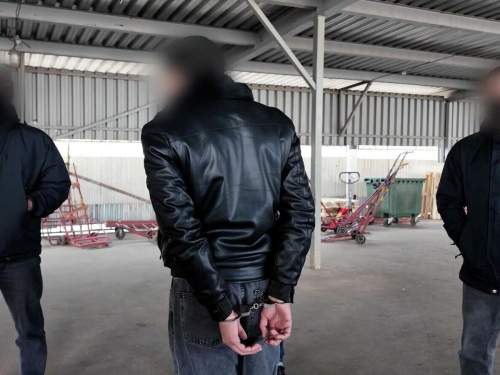 ФСБ показала видео захвата получившего посылку с 504 бомбами иностранца (ВИДЕО)