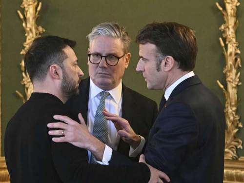 Коллаж с Зеленским, Макроном и Стармером в постели нашли в файлах Эпштейна (ФОТО)