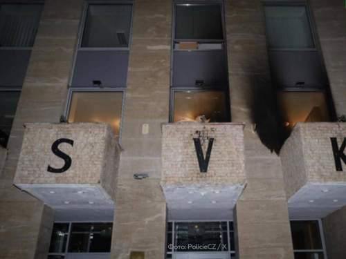 «Бесчеловечные твари!»: Русский дом в Праге забросали «коктейлями Молотова» «Бесчеловечные твари!»: Русский дом в Праге забросали «коктейлями Молотова»