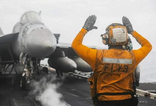 Фото с авианосца Abraham Lincoln раскрыли последствия ударов Ирана (ФОТО) Фото с авианосца Abraham Lincoln раскрыли последствия ударов Ирана (ФОТО)