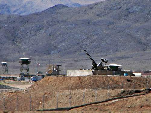 Спутник заснял грузовик с иранским ураном у секретного тоннеля (ФОТО) Спутник заснял грузовик с иранским ураном у секретного тоннеля (ФОТО)