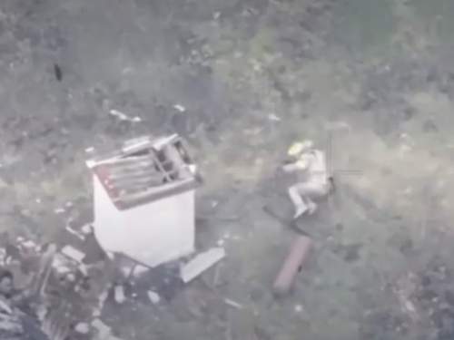 Кадыров показал, как ахматовцы добили брошенного в туалете бойца ВСУ (ВИДЕО) Кадыров показал, как ахматовцы добили брошенного в туалете бойца ВСУ (ВИДЕО)