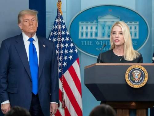 Трамп лишился сразу нескольких своих соратников  в чем причина