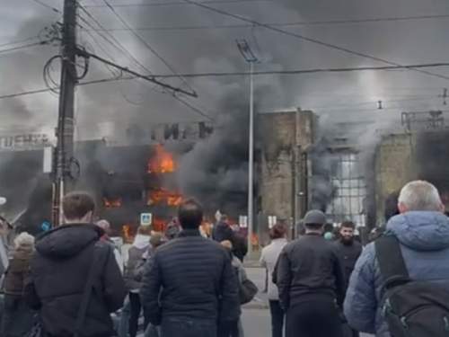 Мощный пожар в ТЦ “Гиант” в Калининграде: есть пострадавшие (ВИДЕО)