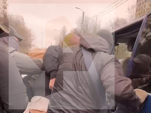 Задержан изучавший окружение Кадырова журналист «Новой газеты» (ВИДЕО) Задержан изучавший окружение Кадырова журналист «Новой газеты» (ВИДЕО)