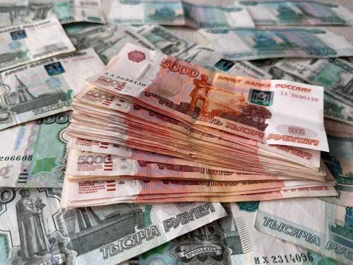 Россияне тратят почти 40% доходов на еду: эксперт заявил о «тихой капитуляции» россиян перед бедностью